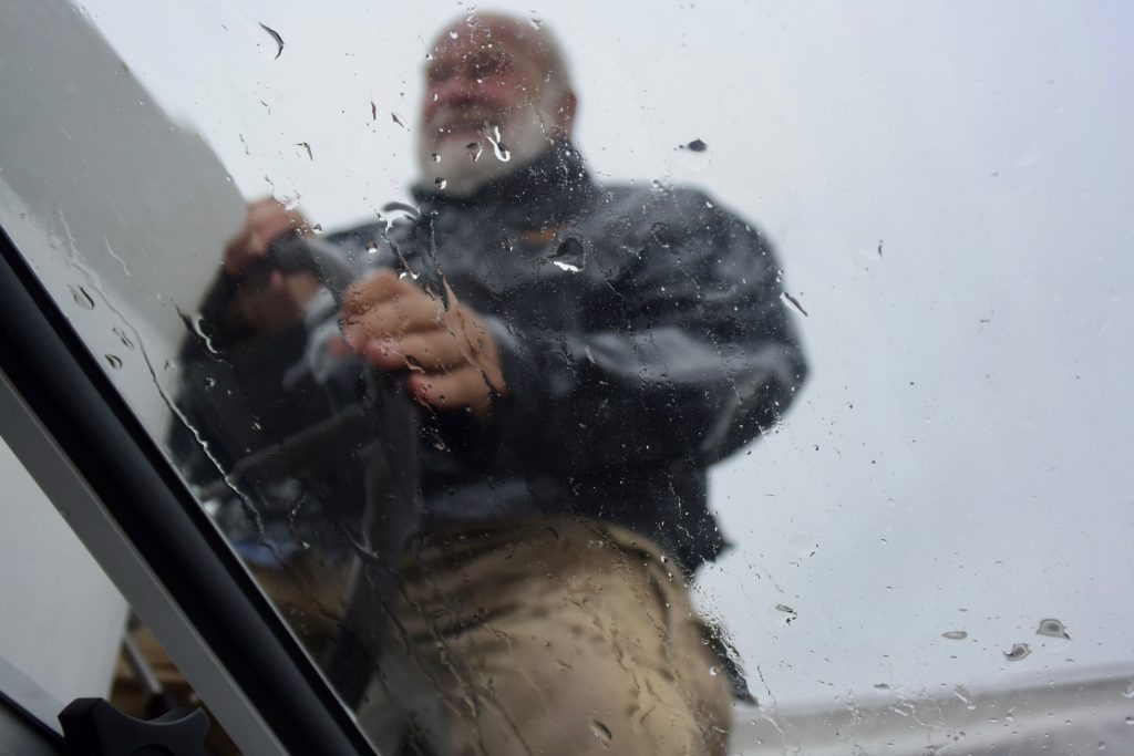 Leider am Außensteuerstand, weil unten die Sicht durch die Fahrräder im Vorschiff verstellt ist