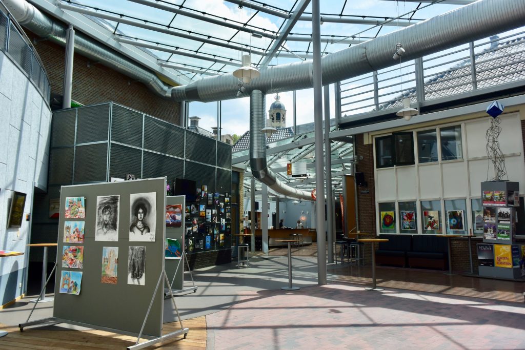 ... welches den Innenraum zwischen den Gebäuden perfekt überdacht hat