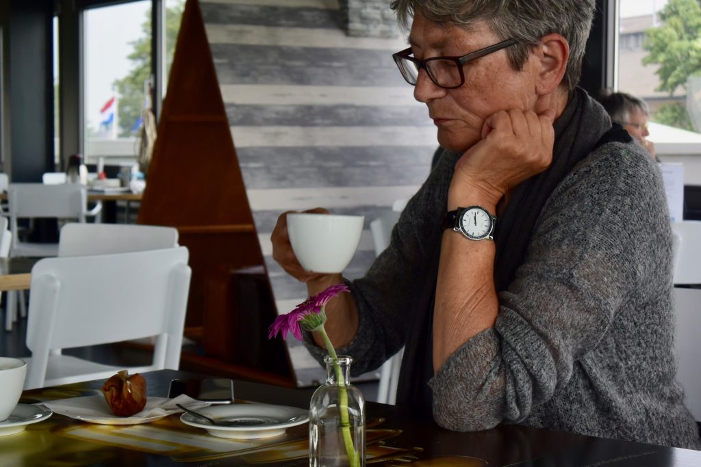 Wir warten auf eine Gruppe, damit es in die Station gehen kann