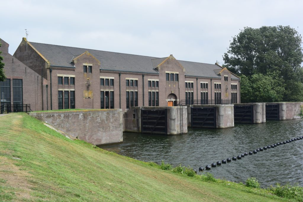 Die Pumpstation zur Ijsselmeer-Seite