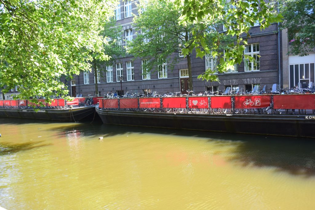 Fahrradstellplätze auf alten Frachtern