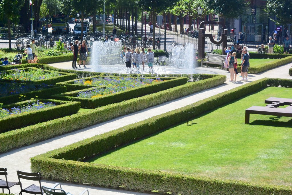 Auf der Südseite des Museums