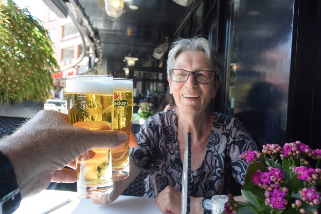 Nö, wir trinken uns lieber eins