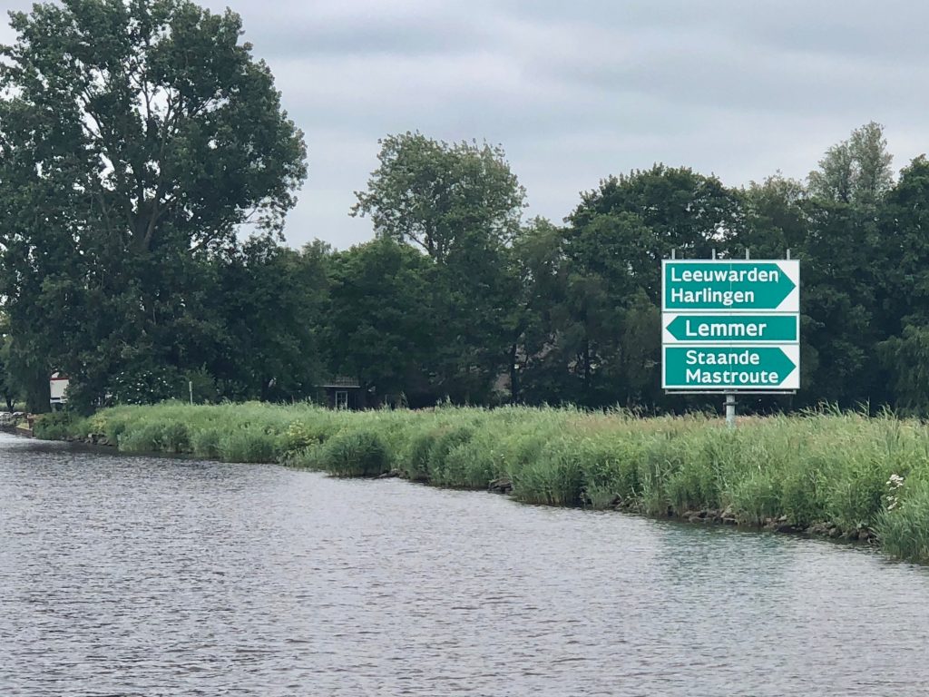 "Steuerbord marsch"!