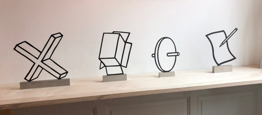 Die Miniaturen von Objekten, die in Groß auf den Dächern und Plätzen über ganz Holland verteilt sind