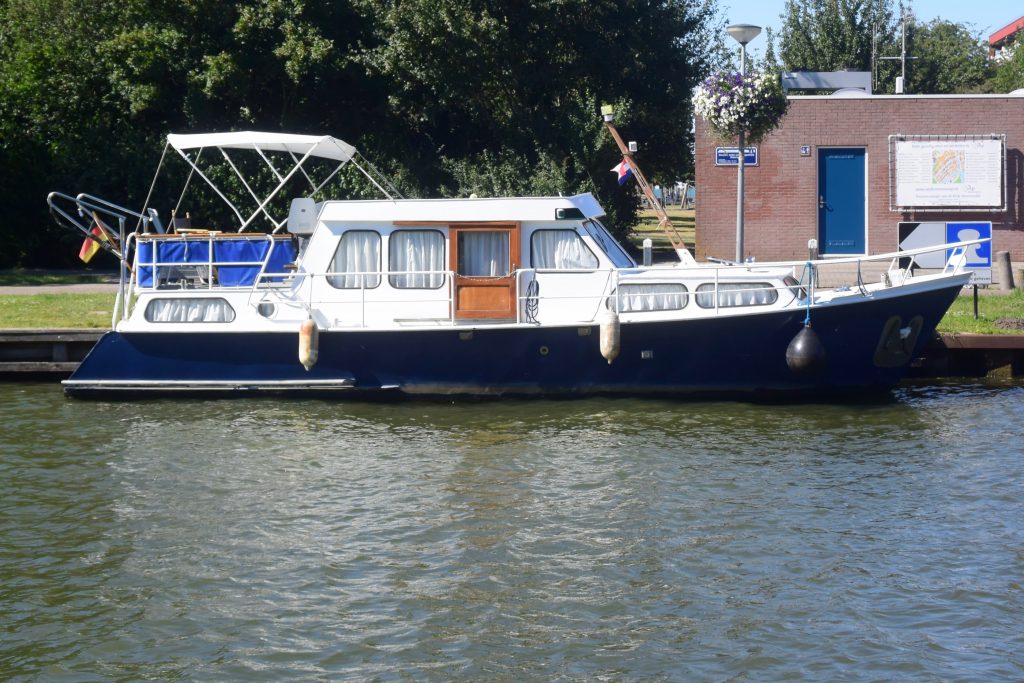 Liegeplatz vor dem Ort