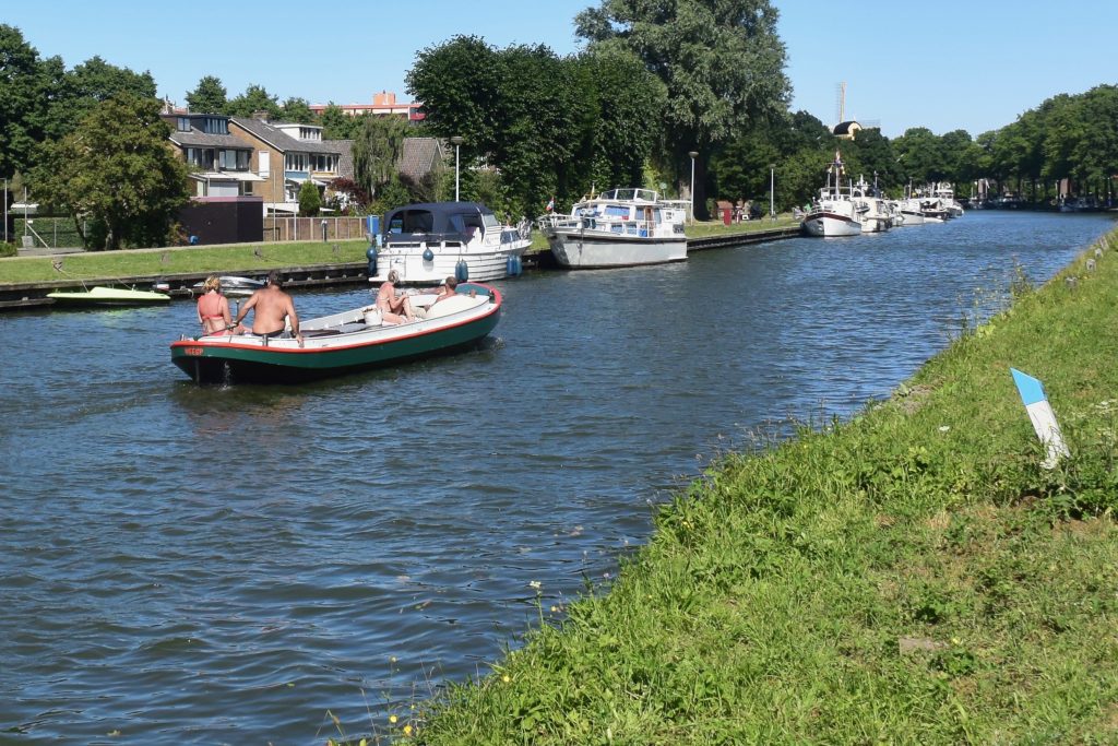 Sonntagsausflügler per Boot