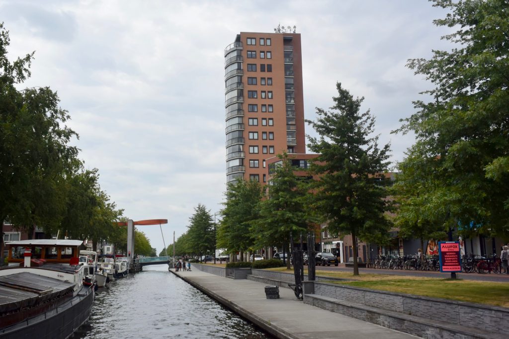 ... aber bitte nicht so ein unpassendes Hochhaus in diese kleinen Städtchen (Stadskanaal)