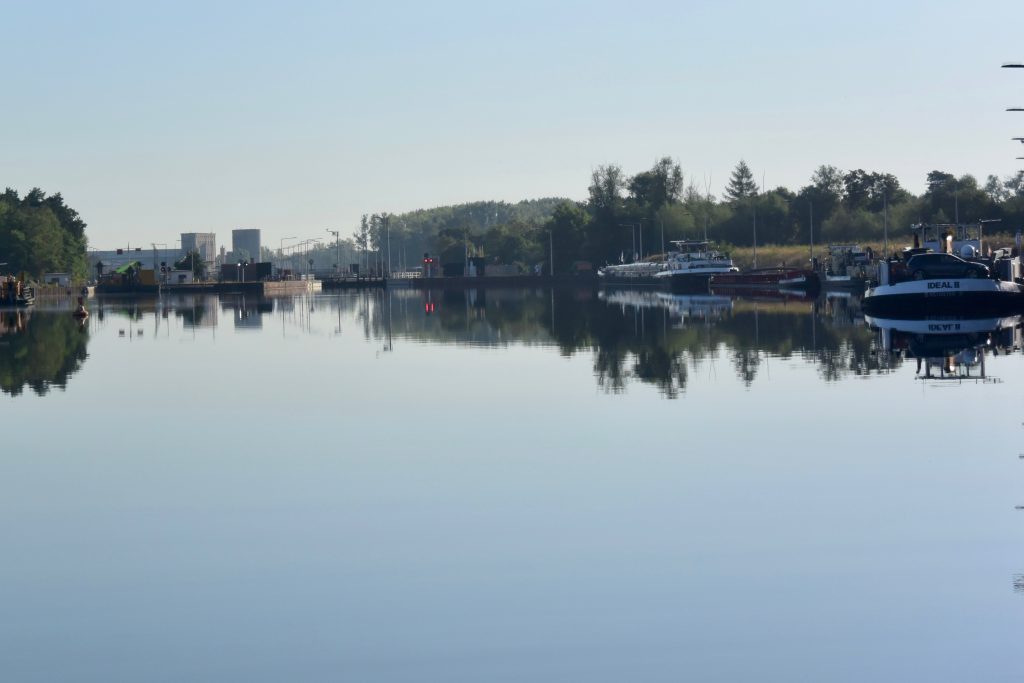 Di.morgen, 6 Uhr. Alles wartet auf den Servivetechniker
