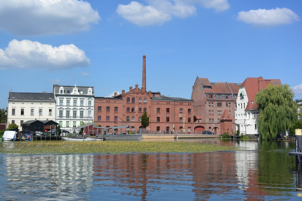 Vorbei am Mühlendamm ...