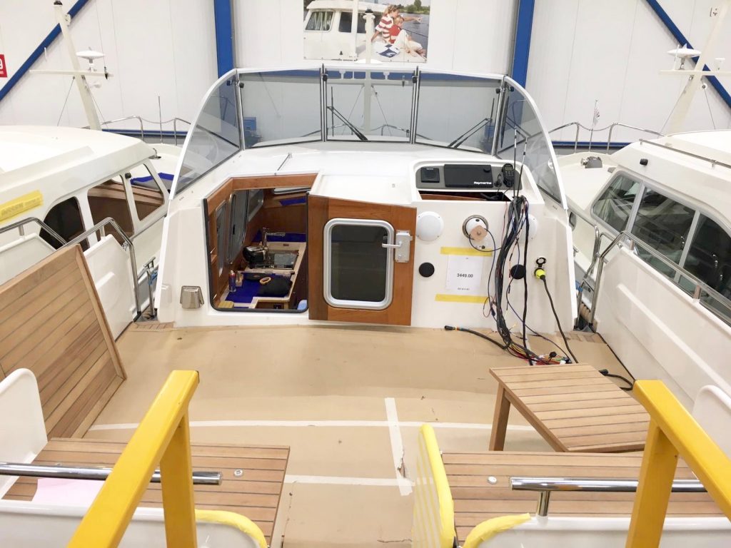 Start zum Einbau der Instrumente am Steuerstand