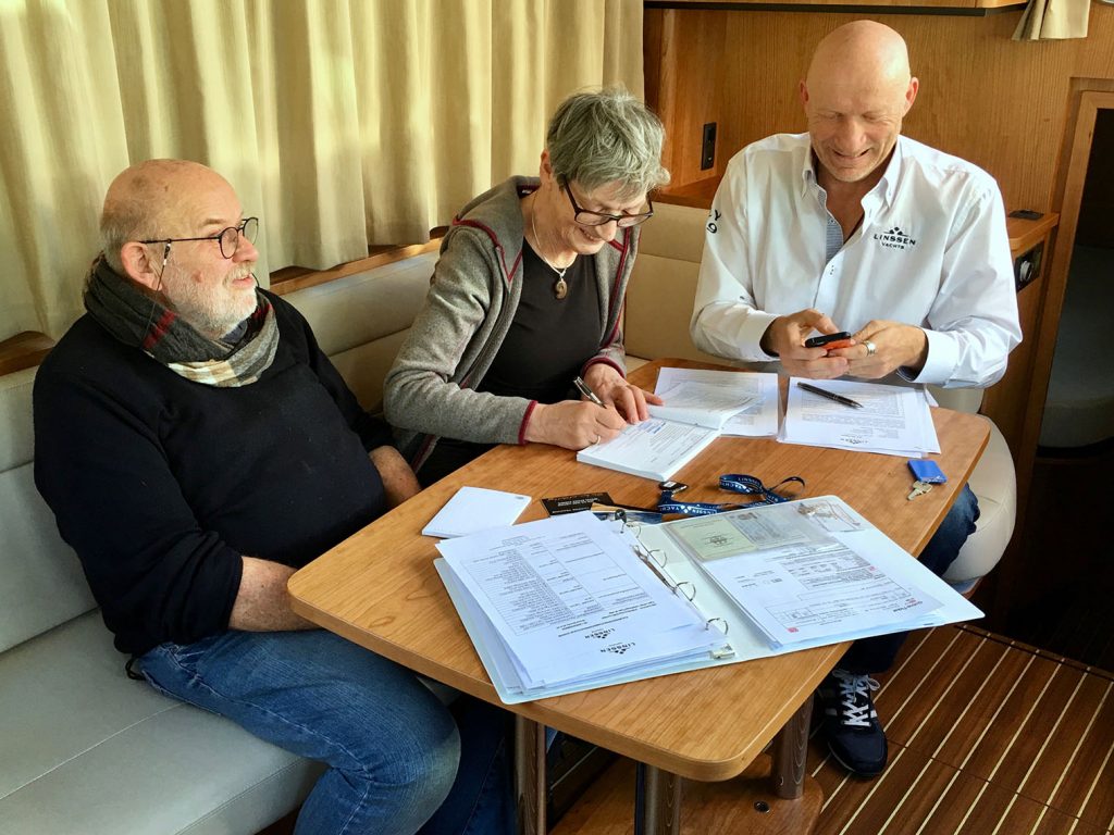 Die Übergabe-Papierschlacht