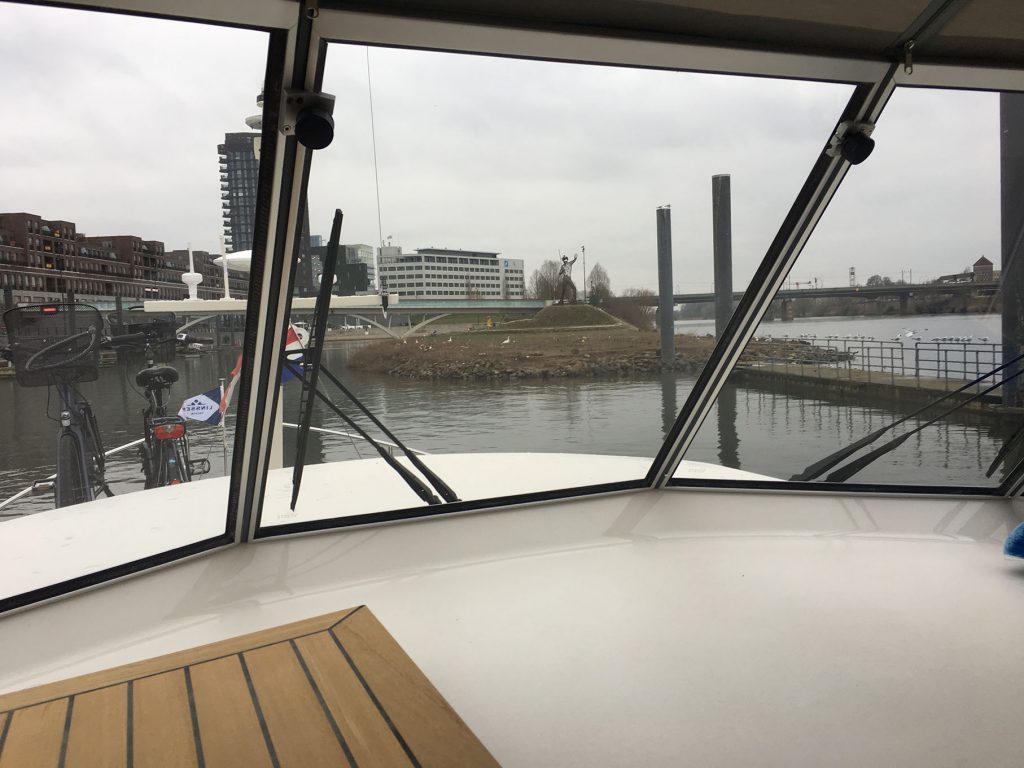 Einfahrt in den Stadthafen