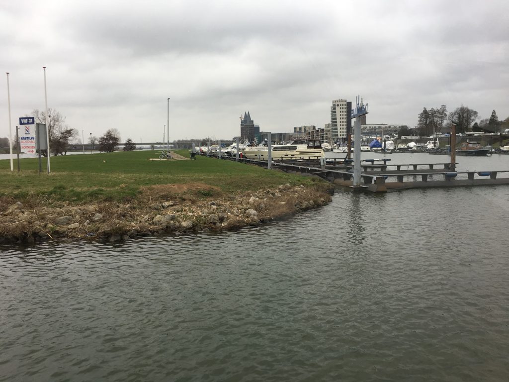 Einfahrt in den Stadthafen