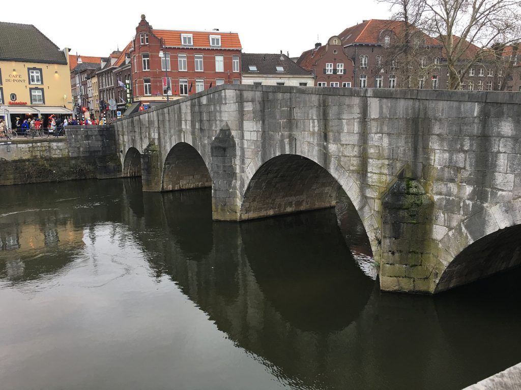 ... durch die Stadt ...