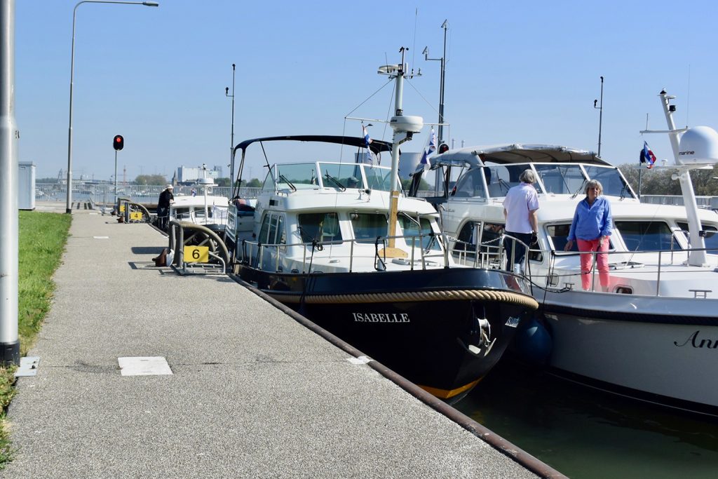 Blick zurück aus der Schleuse Maasbracht