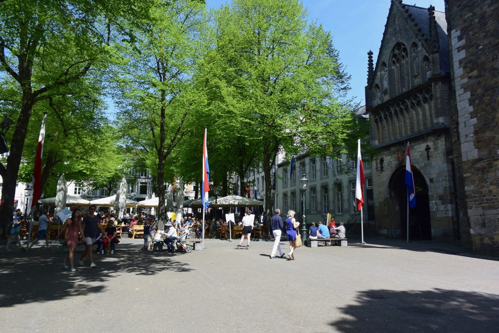 Onze Lieve Vrouweplein (Liebfrauenplatz) vor gleichnamiger Basilika