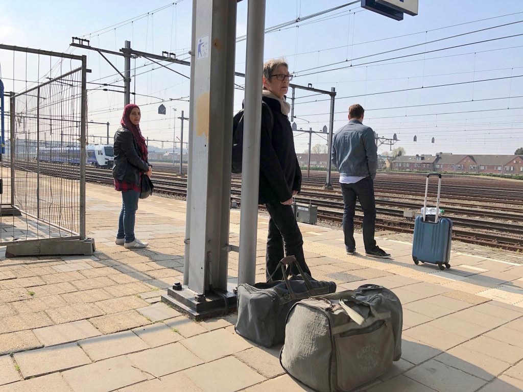 Warten auf den Zug nach Roermond