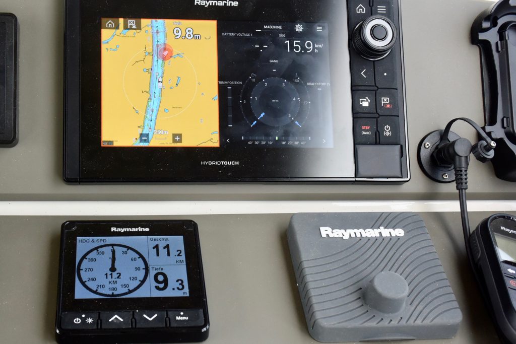 So sieht es aus, wenn man die abziehende Flut ausnutzt: Fahrt durch Wasser 11,2 km/h, SOG (Speed over Ground) 15,9 km/h!