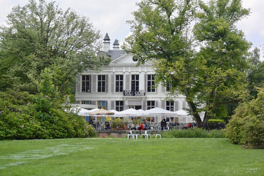 Wie beim ersten Mal, Pause im Museumcafé MIKA