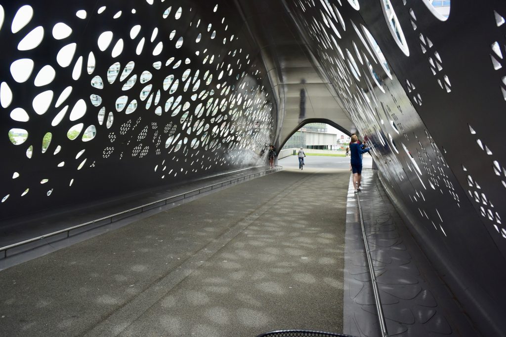 Die Parkbrug, symbolisches Stadttor von Het Eilandje zum Park Spoor Nord