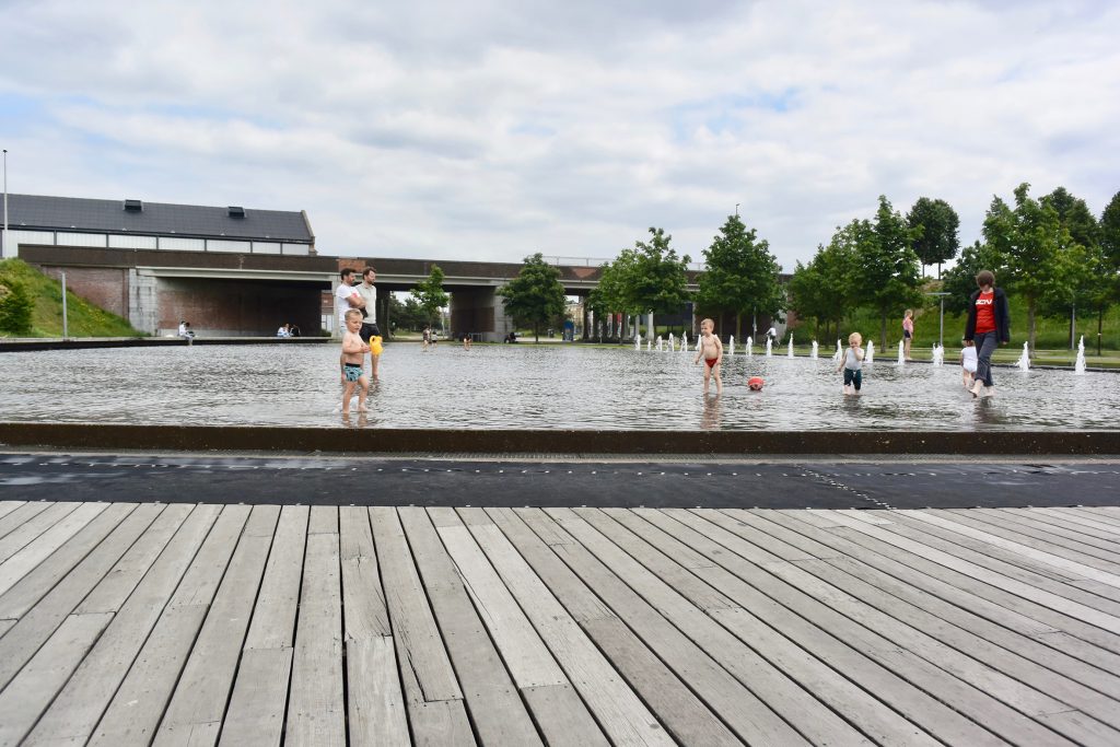 Einfach nur "übers Wasser laufen" ...