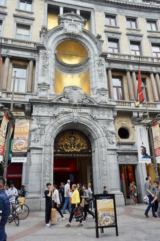 Wunderschöner alter "Stadsfeestzaal" ...