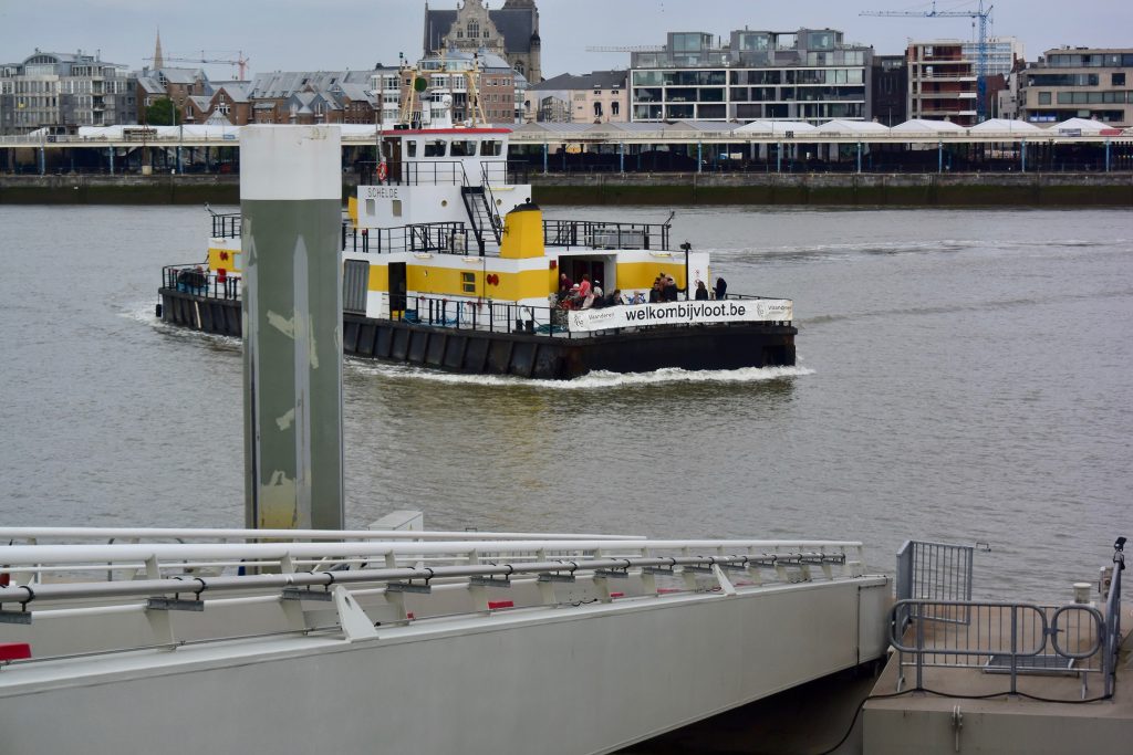 Zurück nehmen wir die (kostenlose) Fähre