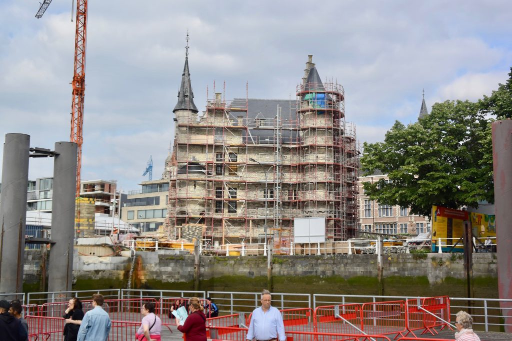 Die Stadtburg "Het Steen" wird derzeit aufwändig restauriert