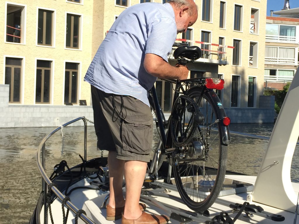 Letzte Aktion, die Räder wieder auf das Boot