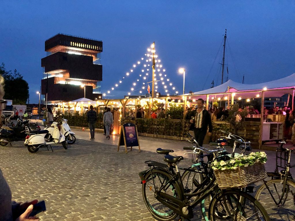 Vor dem Felix, das "Feliz" ...