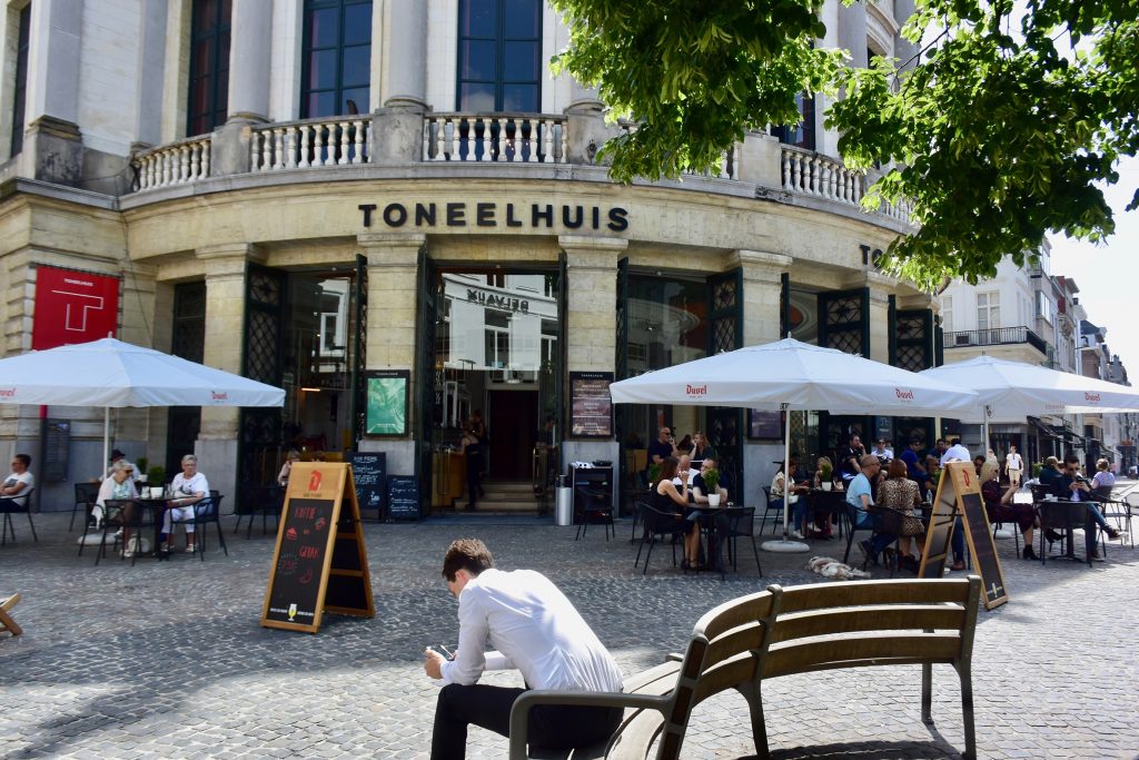 Nur zwei Ecken weiter das Theater De Bourla ...