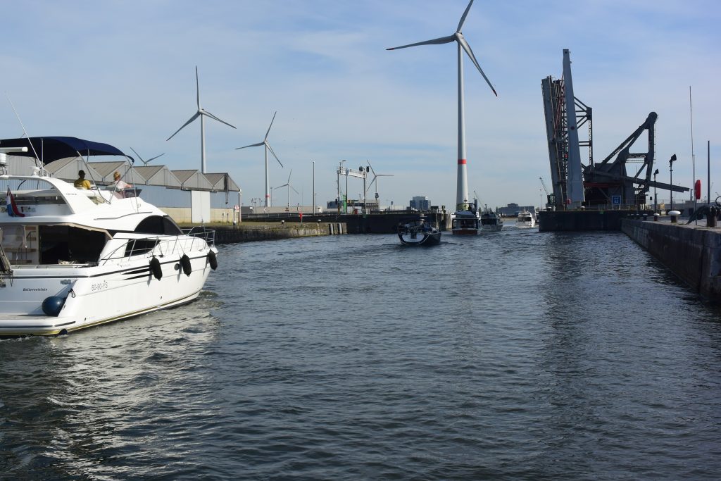 Ausfahrt aus dem Willemdok