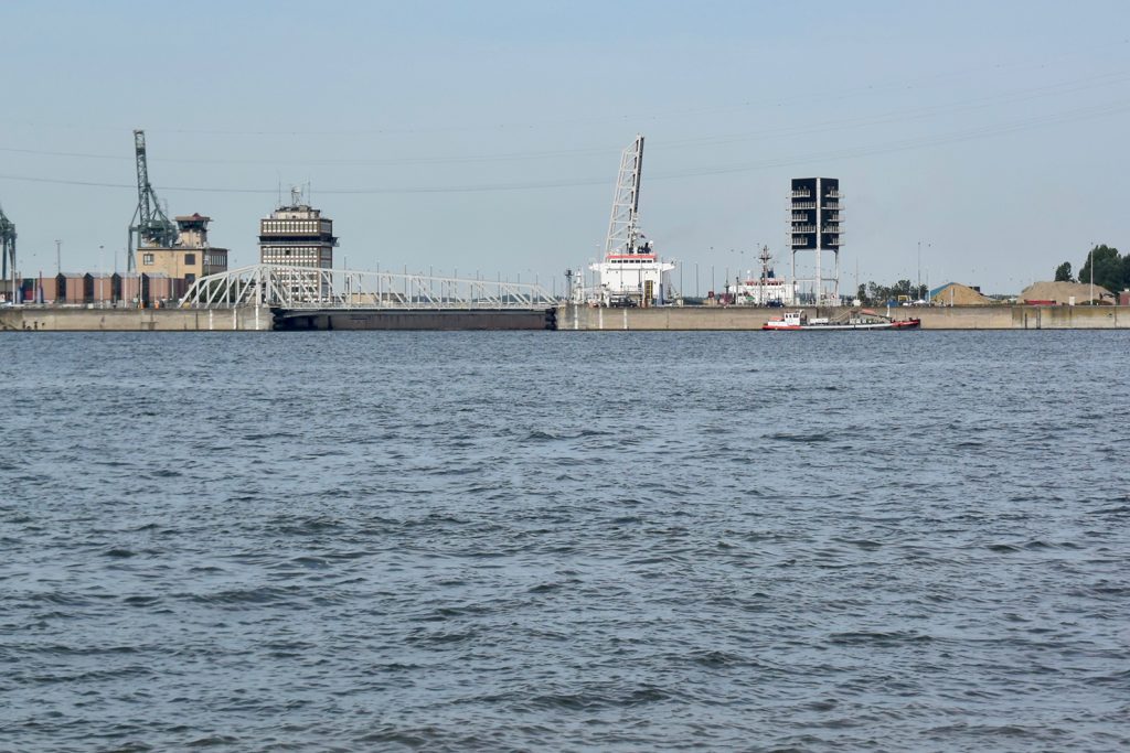 Am Nordende die Doppelschleuse zur Schelde
