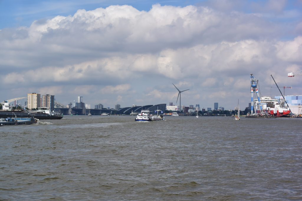 ... und das Gewusel an Schiffen nimmt zu