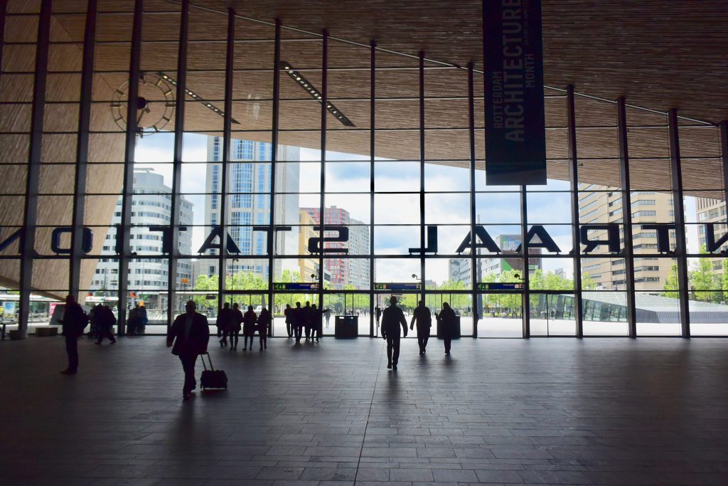 Über Rotterdam Centraal ...