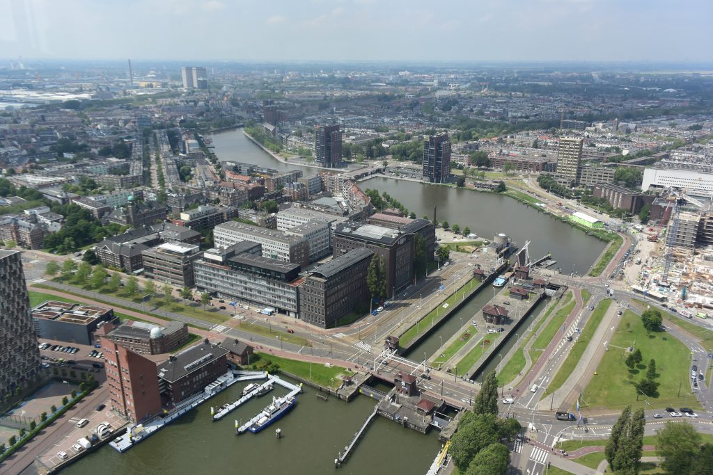 Durch die Schleuse und dann durch den Coolhaven zum Stadtteil Delsfhaven