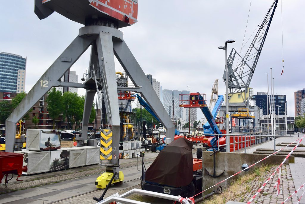 Wir fahren am historischen Museumshafen vorbei ...