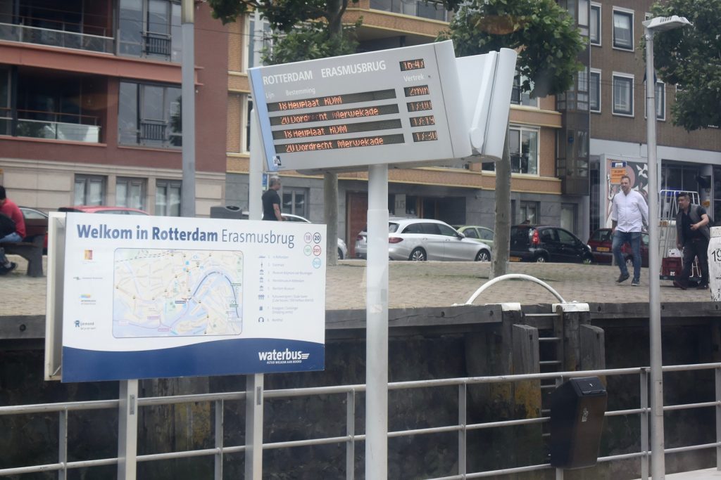 ... von der Erasmusbrug geht es in den alten Hafen (Heijplaat/RDM)