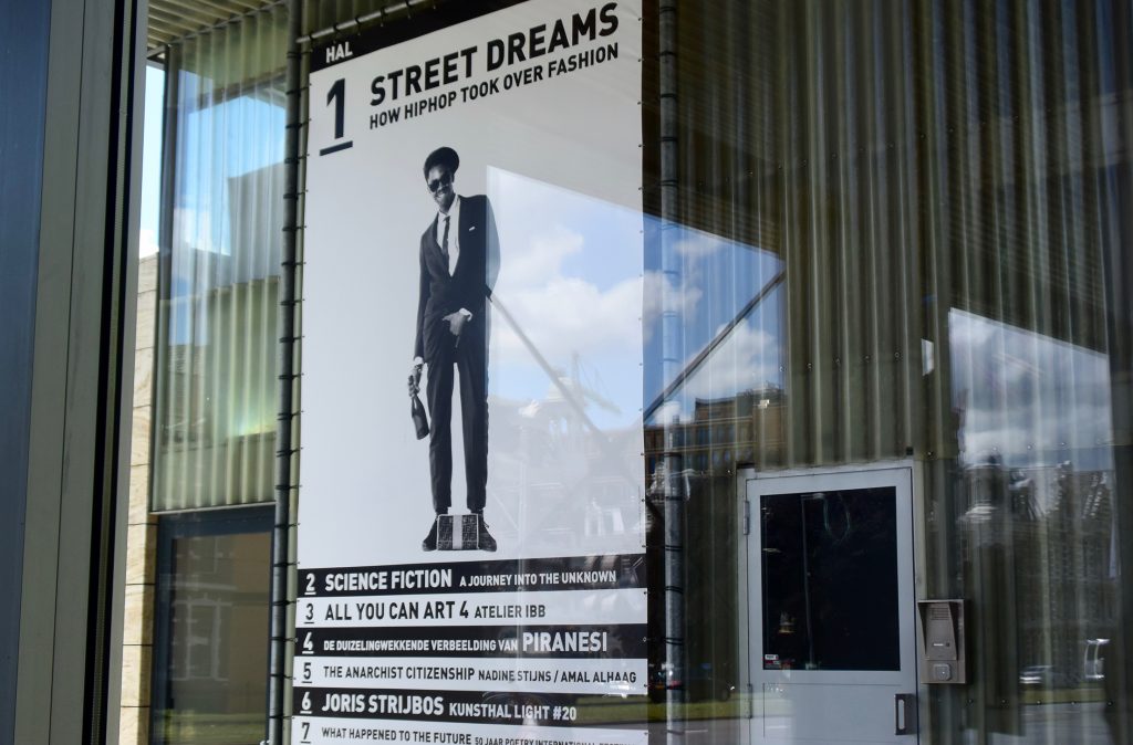 Die Kunsthal Rotterdam hat keine eigene Sammlung, sie veranstaltet jährlich etwa 25 Wechselausstellungen