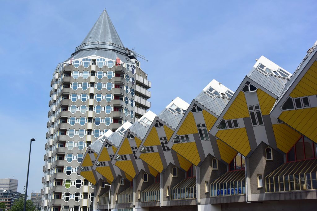 Nochmal zu den Kubushäusern von Piet Blom (im Hintergrund der Blaak Tower, ebenfalls von Blom)