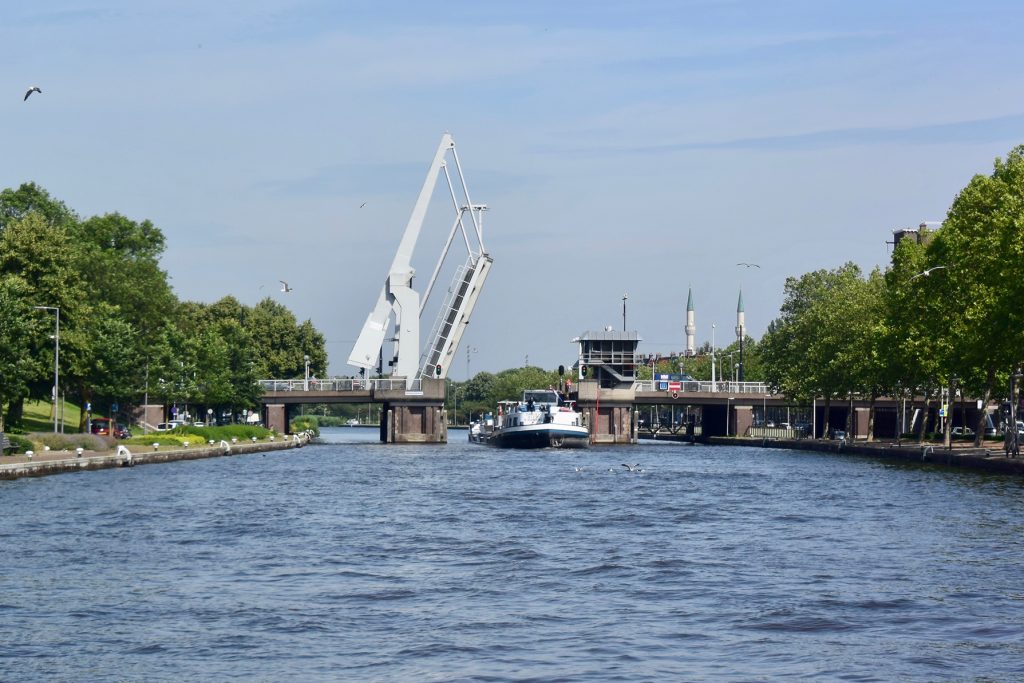 Die Mathenesserbrug geht auf ...