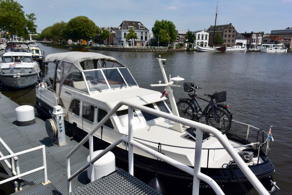 ... und finden einen prima Liegeplatz am Rand der Altstadt