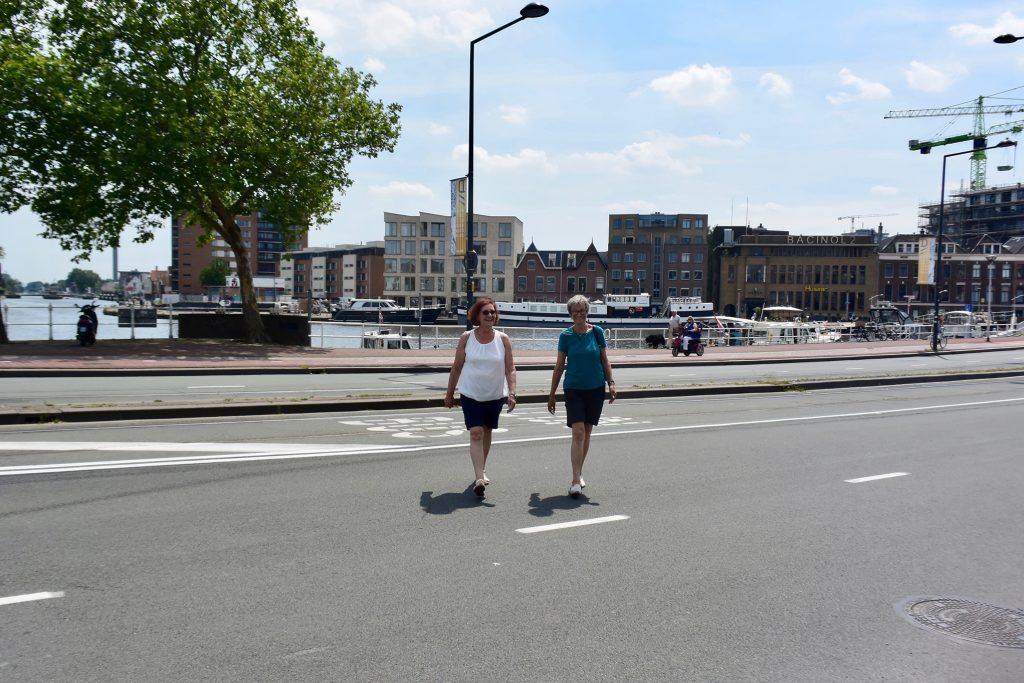 Einmal über die Straße und man fällt in die Altstadt