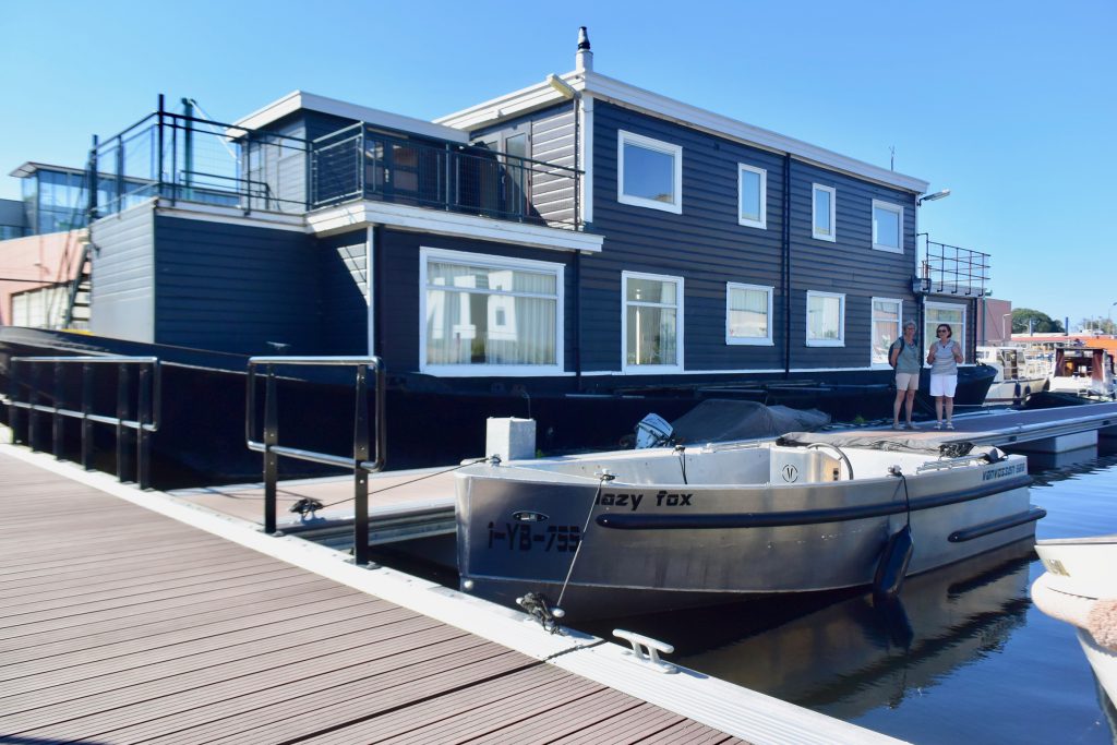 Vom Hafen bringt uns Jack ...