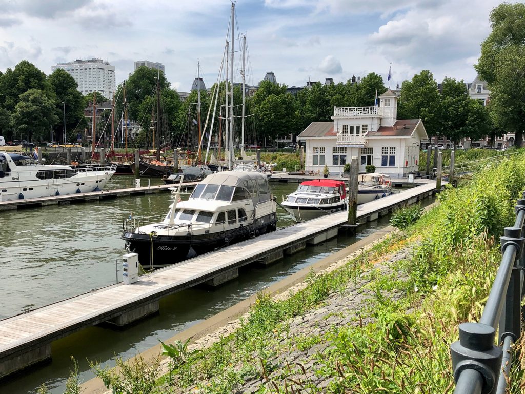 Mit nur ungefähr 10 Passantenplätzen, klein aber fein