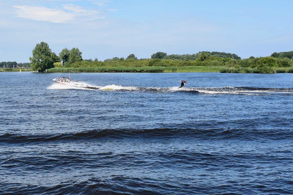 ... eine beliebte Gegend zum Bootfahren, Wassersport, Angeln, Camping und Wandern