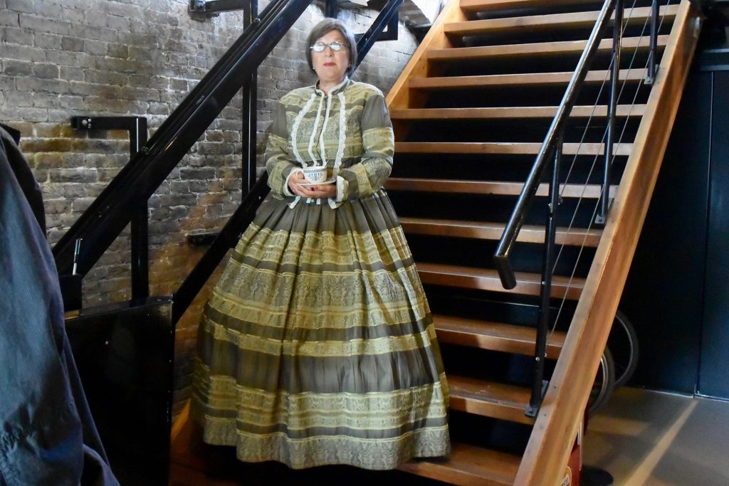 Wir schauen uns die "Theater-Führung" um 13.00 Uhr an. Hier "Vrouw Cruquius"