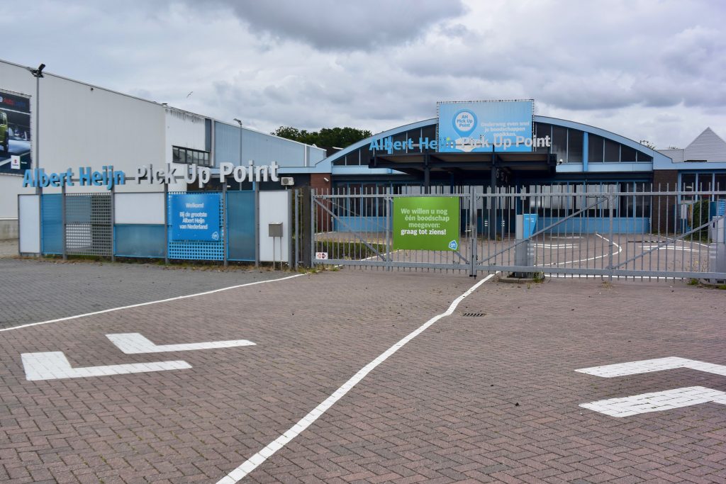 Ein Albert Heijn PickUp Point. Online im Büro den Einkauf bestellen und auf dem Heimweg schnell abholen