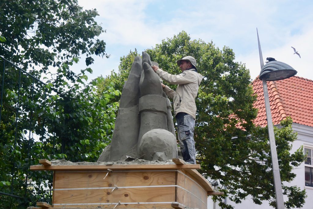 Seit dem 1. Juli arbeiten die KünstlerInnen ...